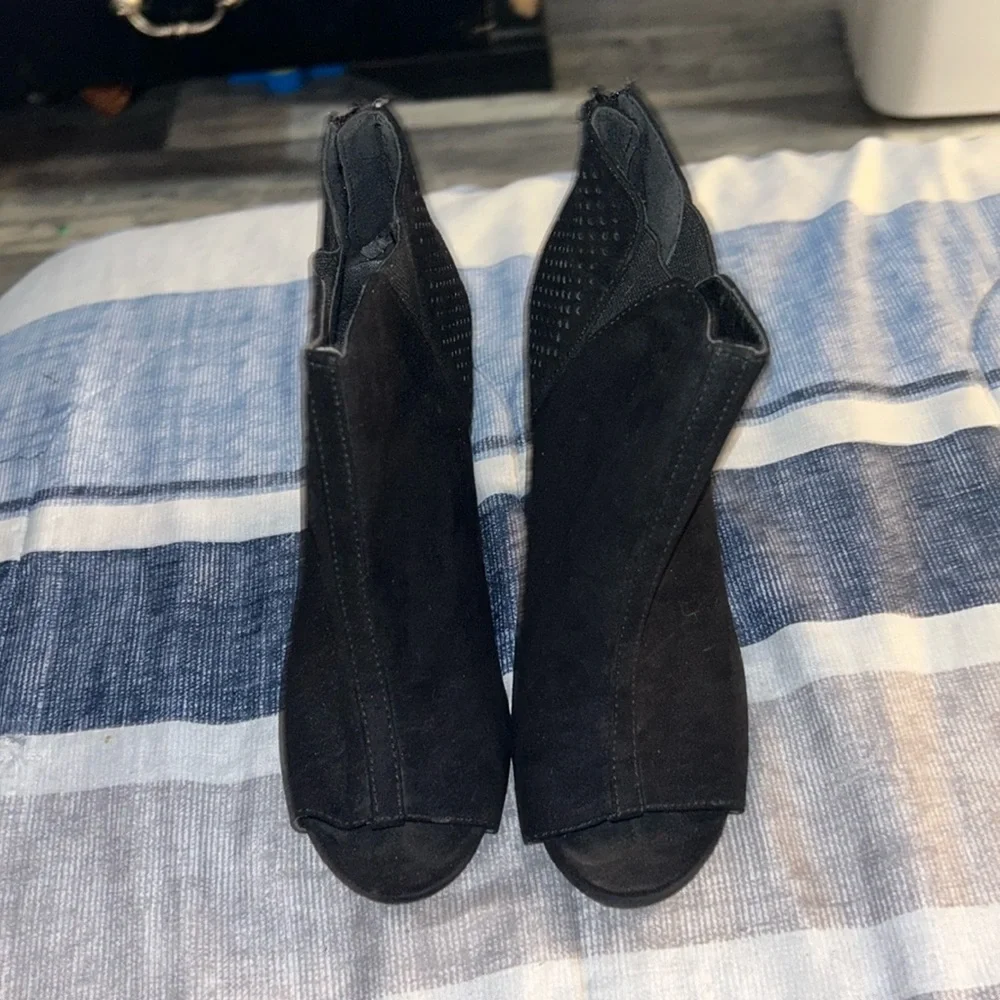 Heels - Picture 1 of 3